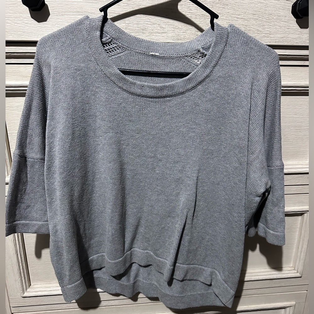 Lululemon athletic crop top